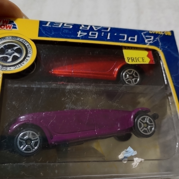 Diecast Model Car Set 1:64 Purple Red Set of 2 - Picture 1 of 2